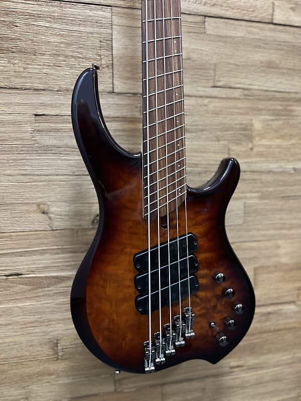 

Басс гитара Dingwall Combustion 3X 5 String Vintage Burst Pau Ferro Multi Scale fingerboard w/gig bag. New!