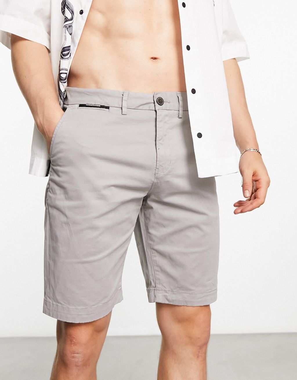 

Серые шорты чинос Superdry Studios Core