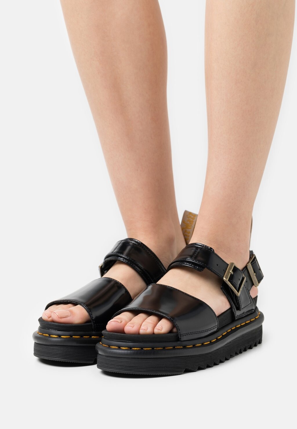 

Сандалии на платформе Dr. Martens, черный