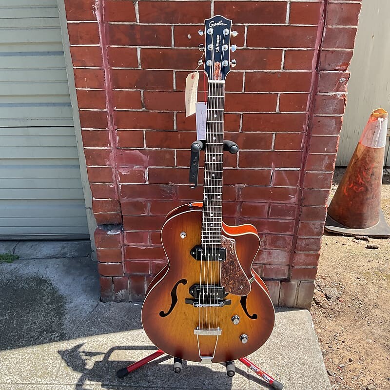 

Электрогитара Godin 5th Avenue Kingpin 2010s Canadian Wild Cherry