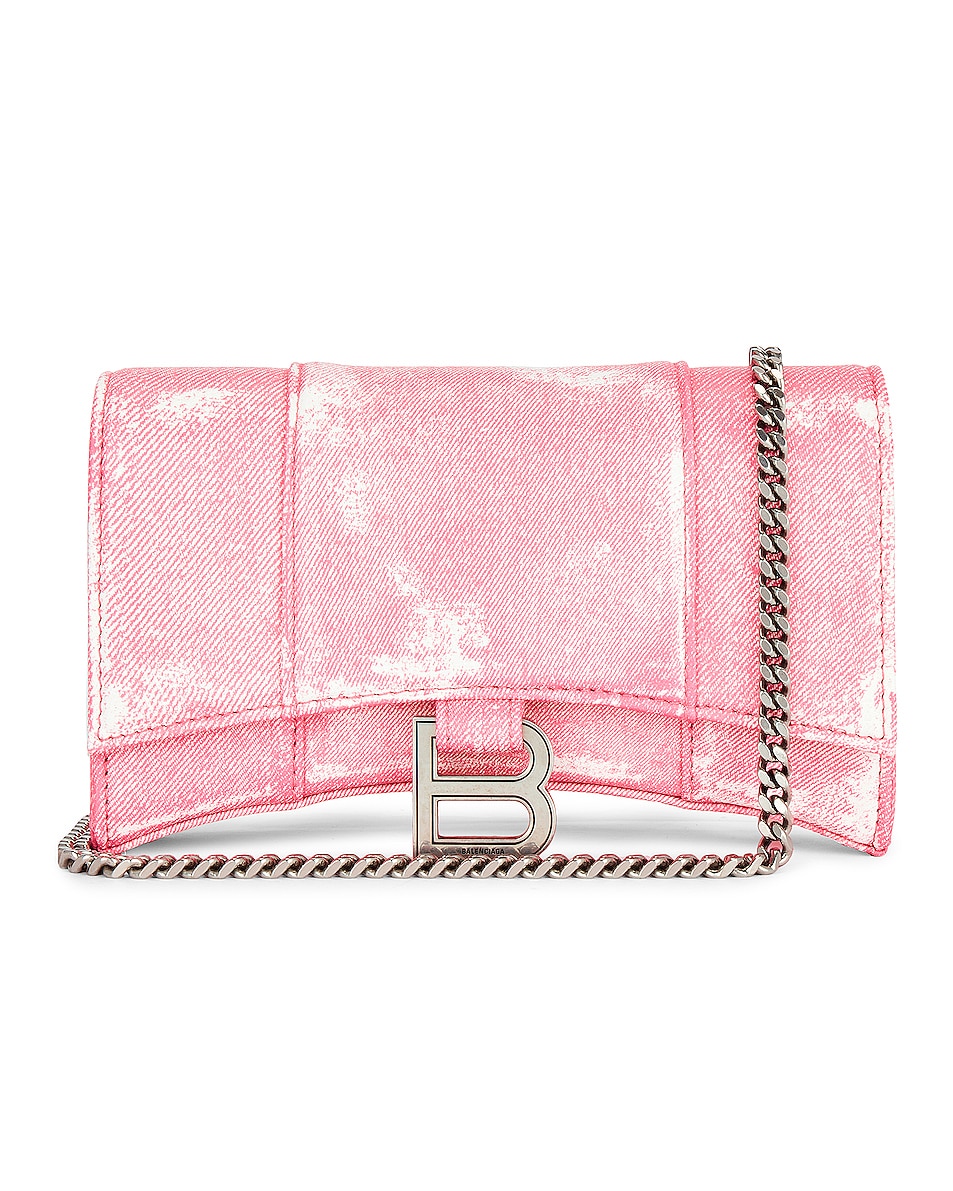 цена Сумка кросс-боди Balenciaga Hourglass Wallet On A Chain, цвет Denim Pink