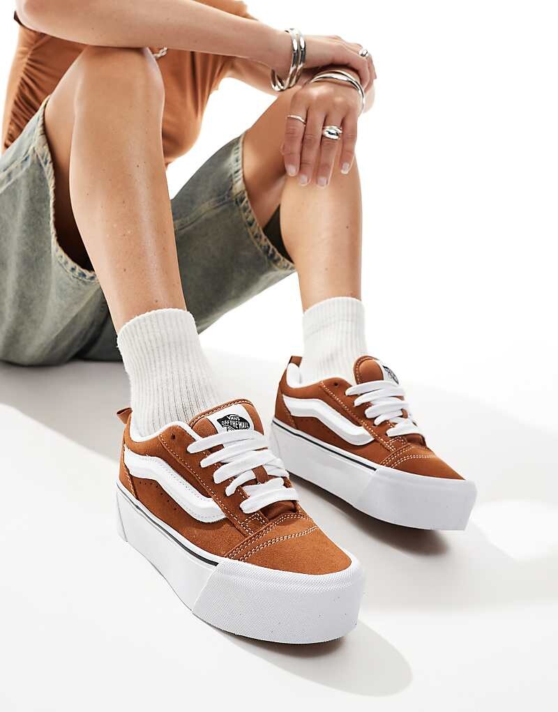 

Темно-оранжевые и белые кроссовки на массивной платформе Vans Knu Stack