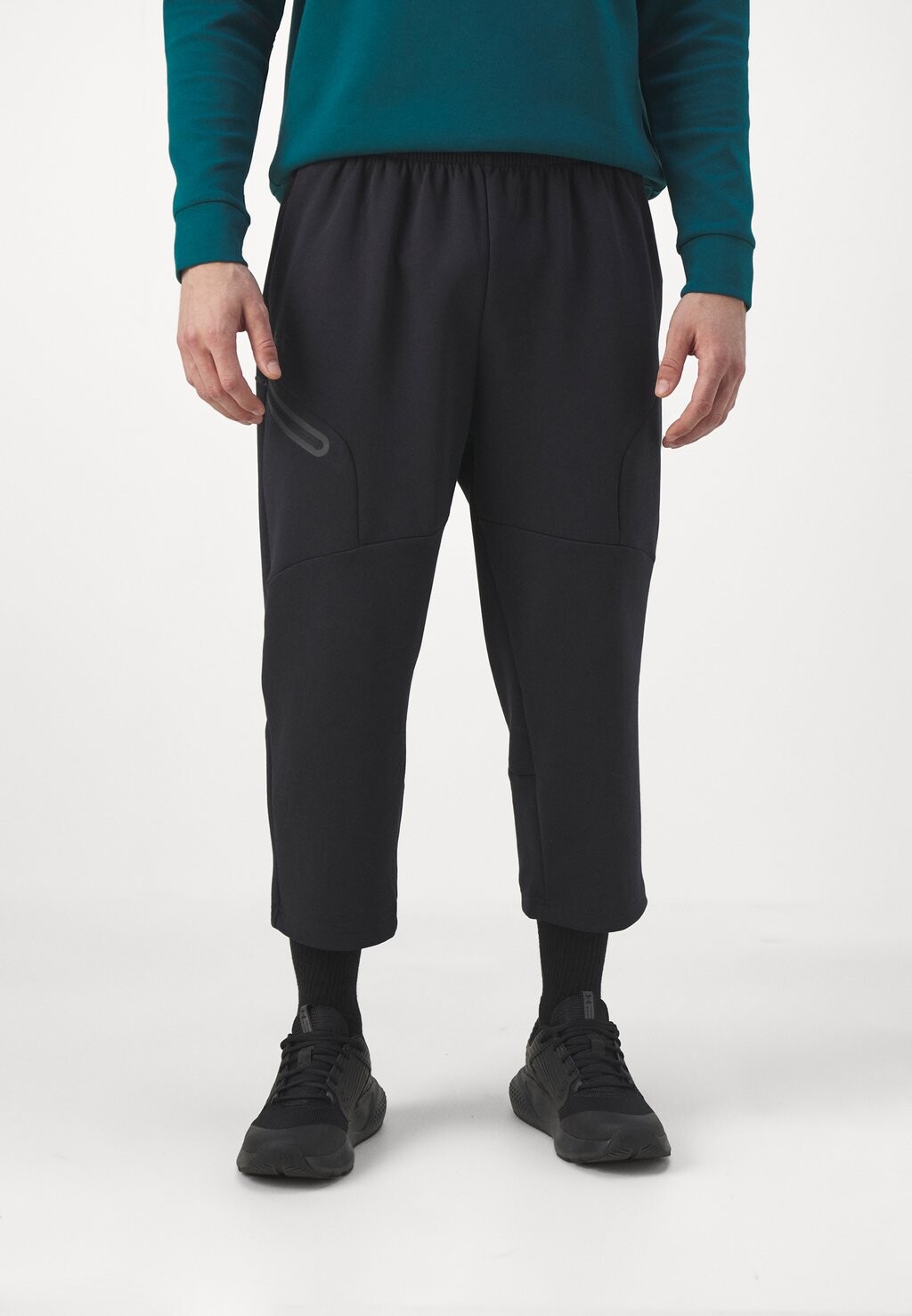 

Спортивные штаны UNSTOPPABLE BAGGY CROP Under Armour, цвет black