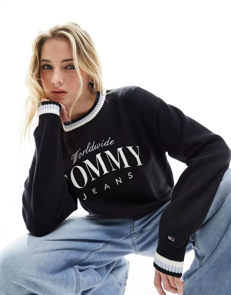 

Черный университетский свитер Tommy Jeans