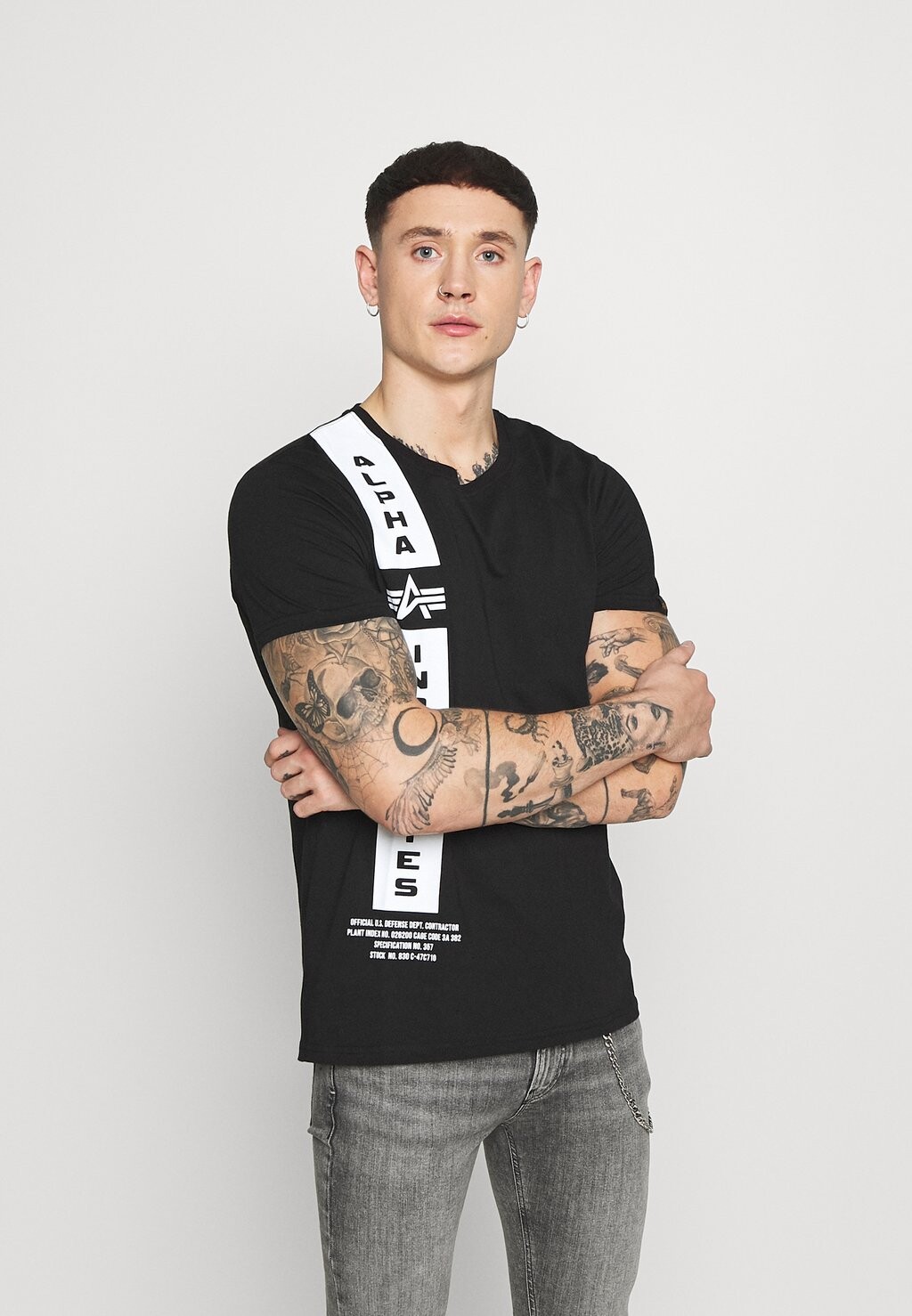 

Футболка с принтом Alpha Industries, черный