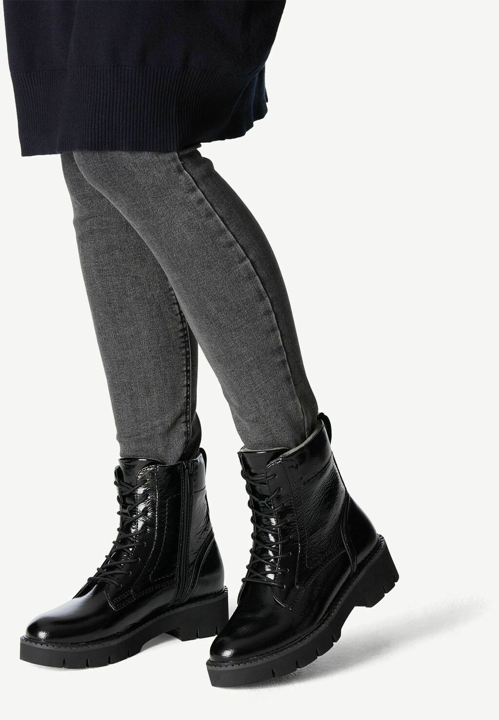 

Ботинки Tamaris КОМФОРТ, цвет black patent
