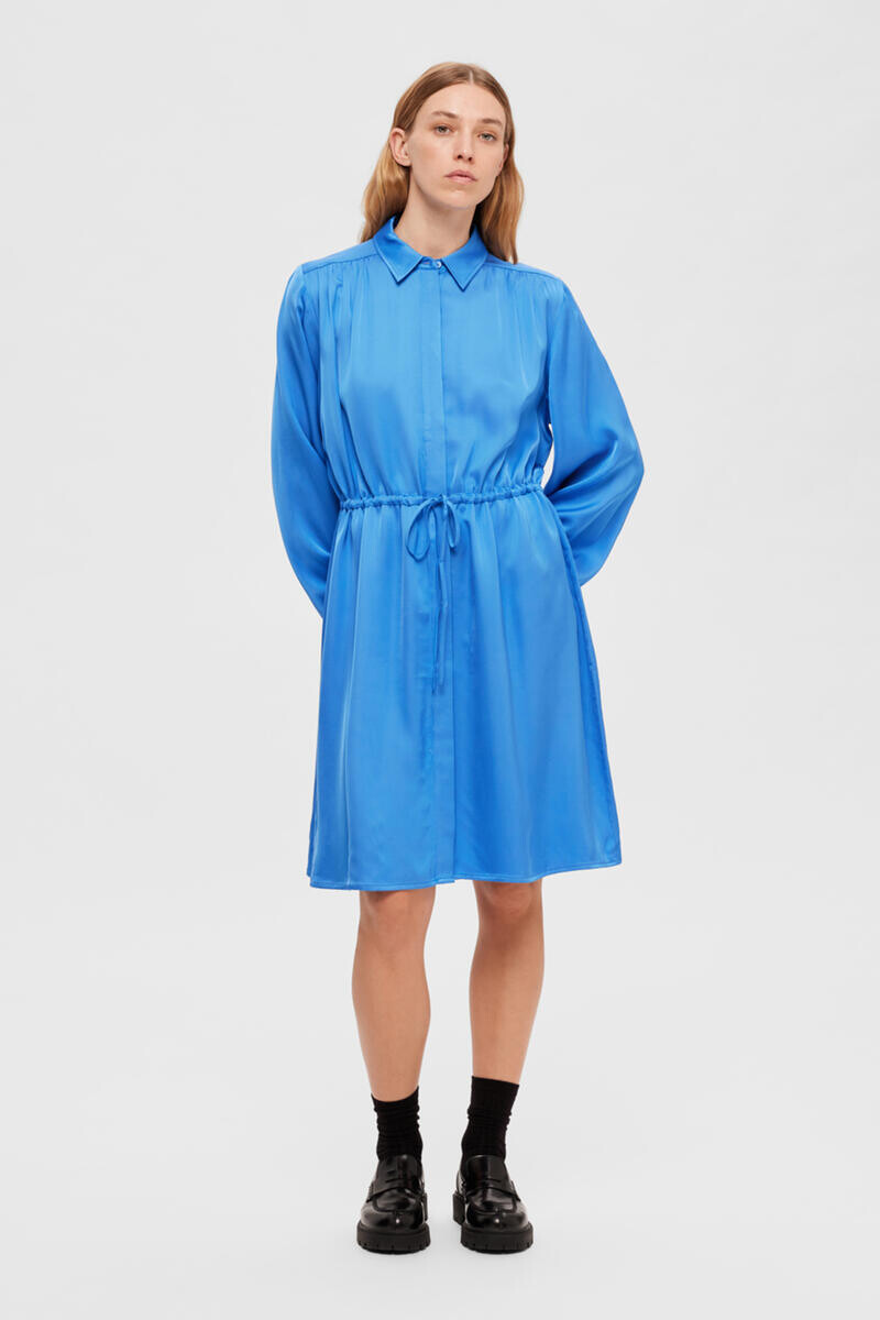

Атласное платье-рубашка из Lenzing ECOVERO. Selected Femme, синий