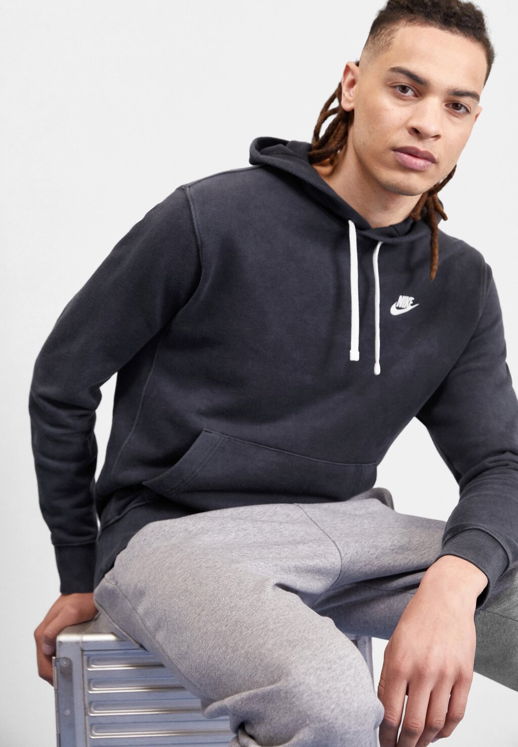 

Толстовка Nike Club Wash Hoodie, черный / парус, Серый