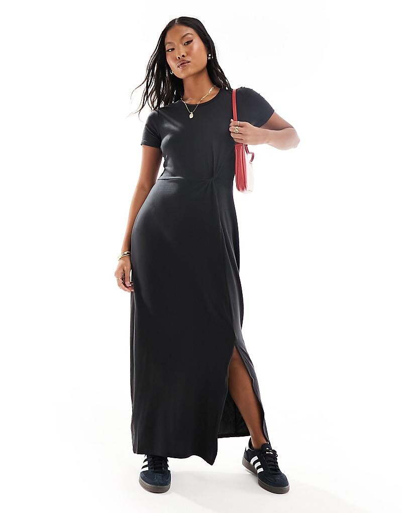 

Черное длинное платье-футболка Vero Moda Petite с узлом и разрезом