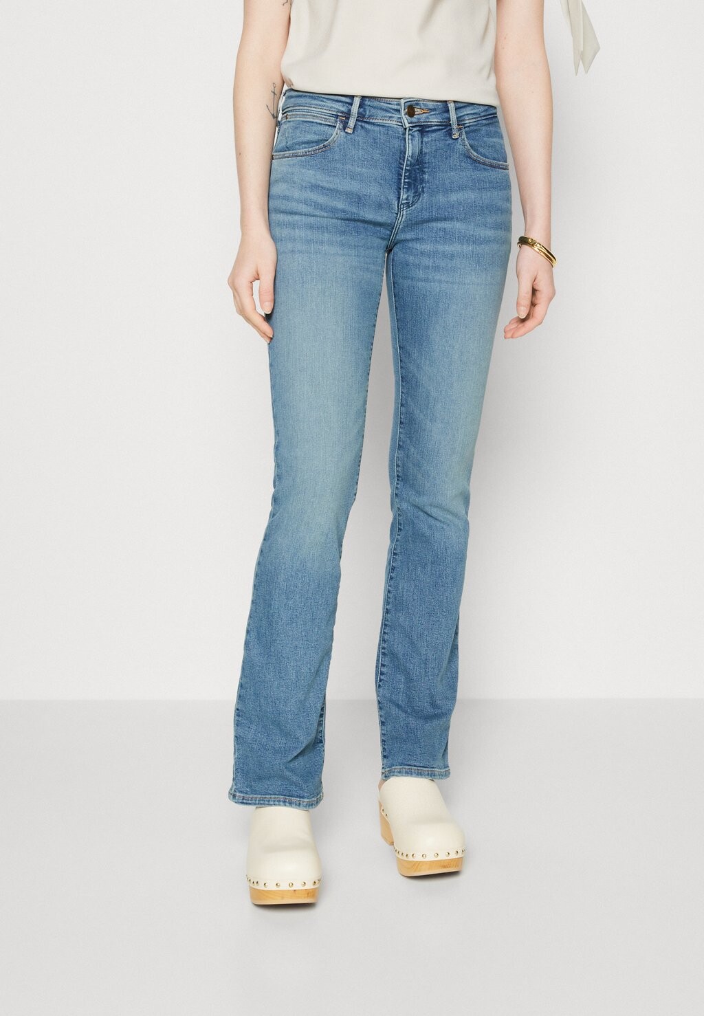 

Джинсы Bootcut Wrangler