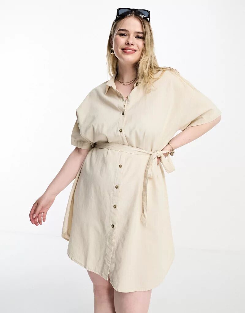 

Короткое льняное платье-футболка с поясом Vero Moda Curve бежевого цвета