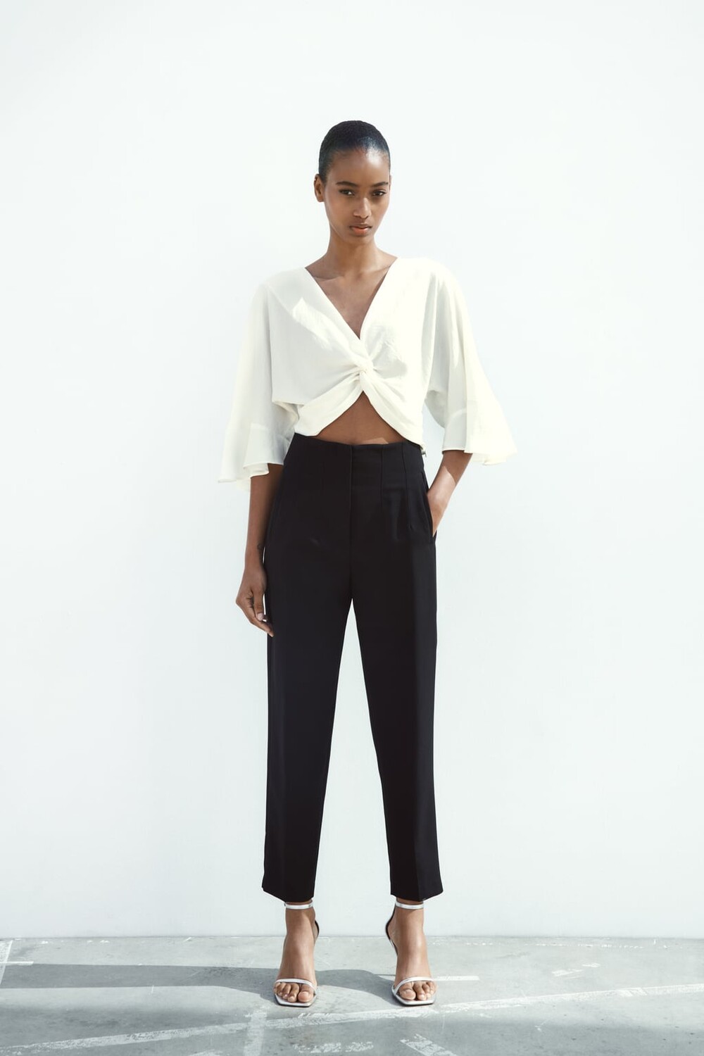 

Укороченный топ с узелом ZARA, экру