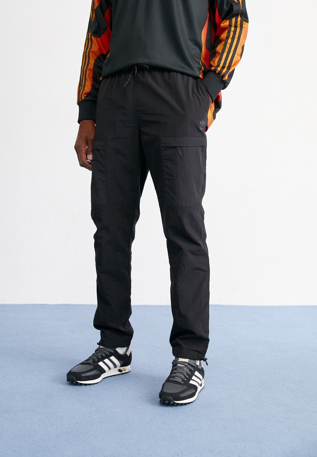 

Брюки-карго Pant adidas Originals, черный