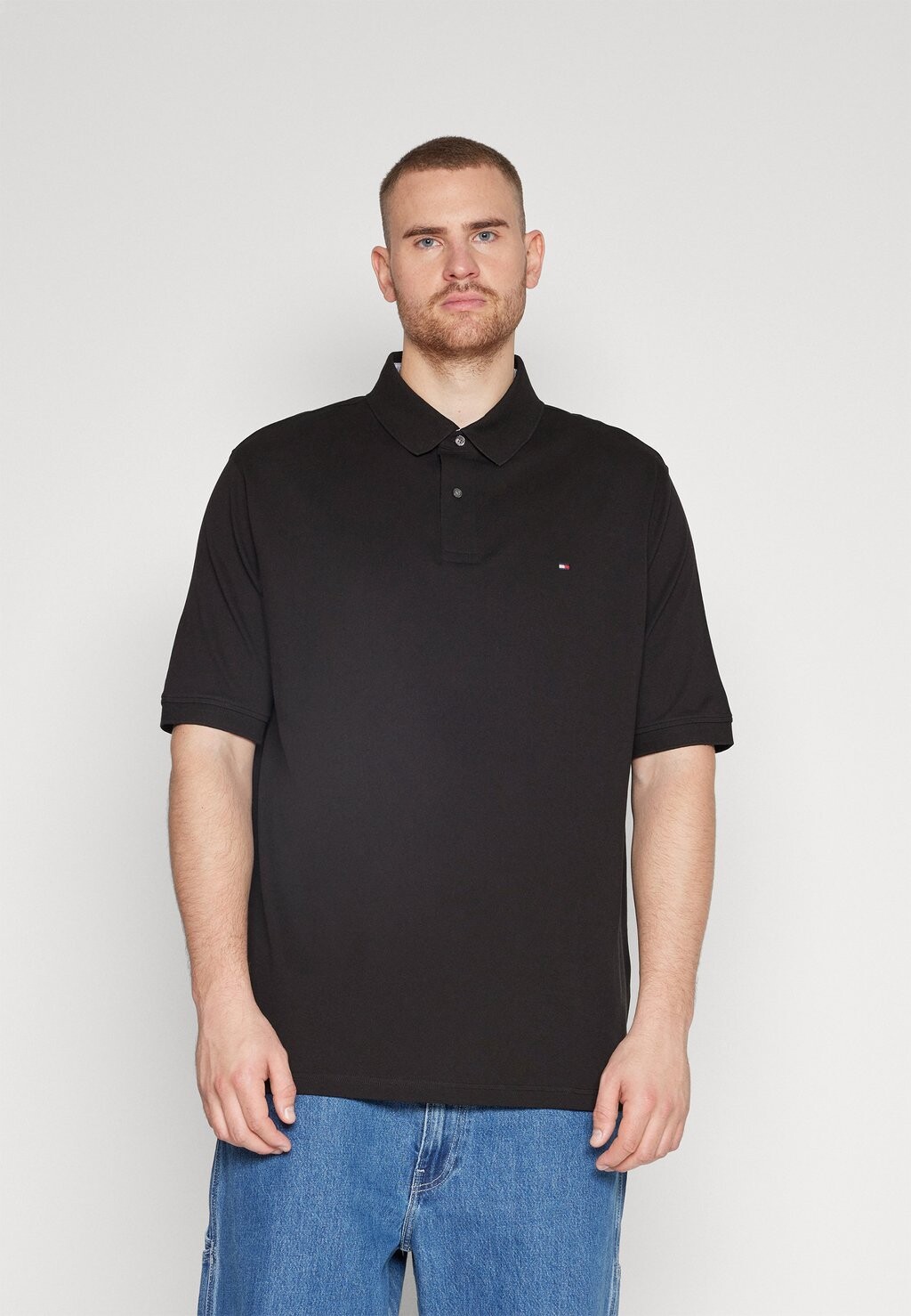 

Поло REGULAR POLO Tommy Hilfiger, черный