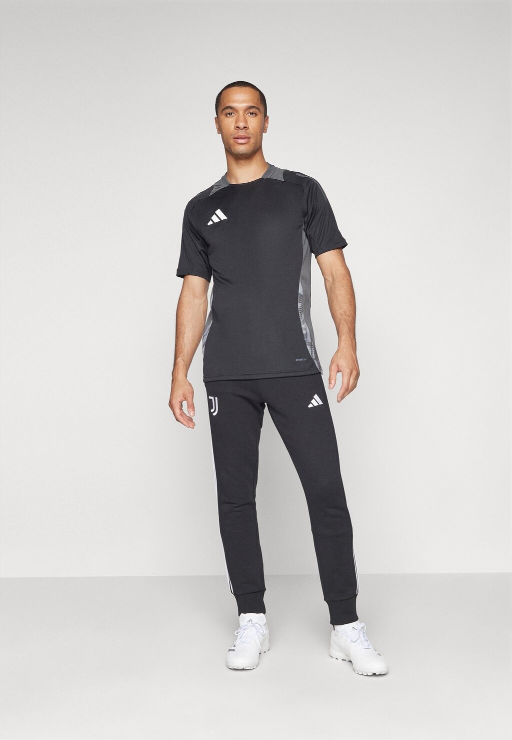 

Спортивные штаны JUVENTUS TURIN DNA PANT adidas, черный