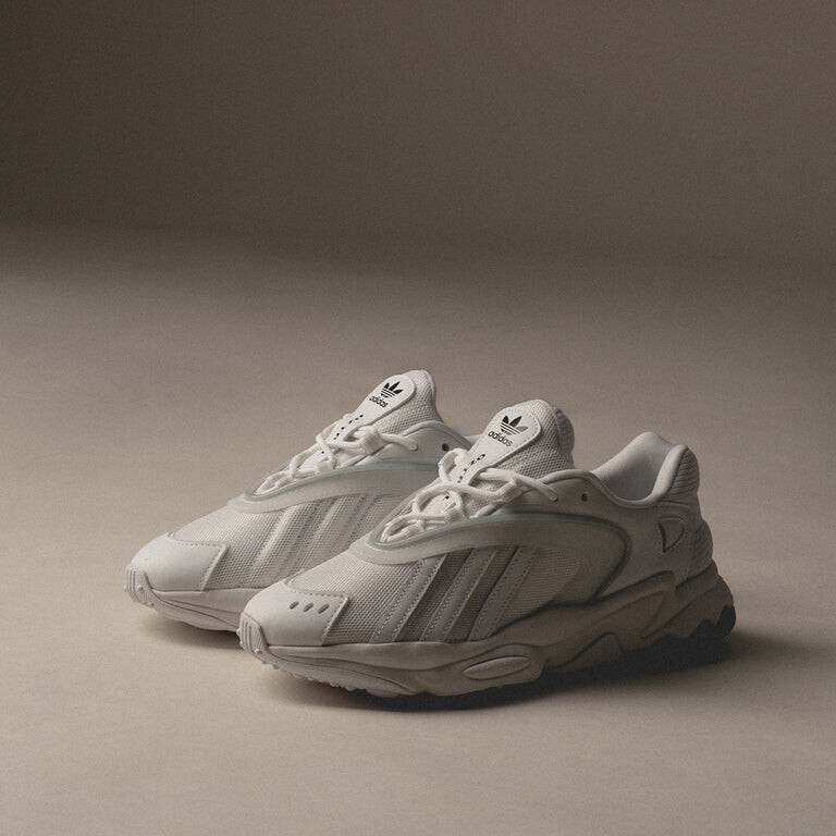 

Кроссовки Oztral Adidas, белый