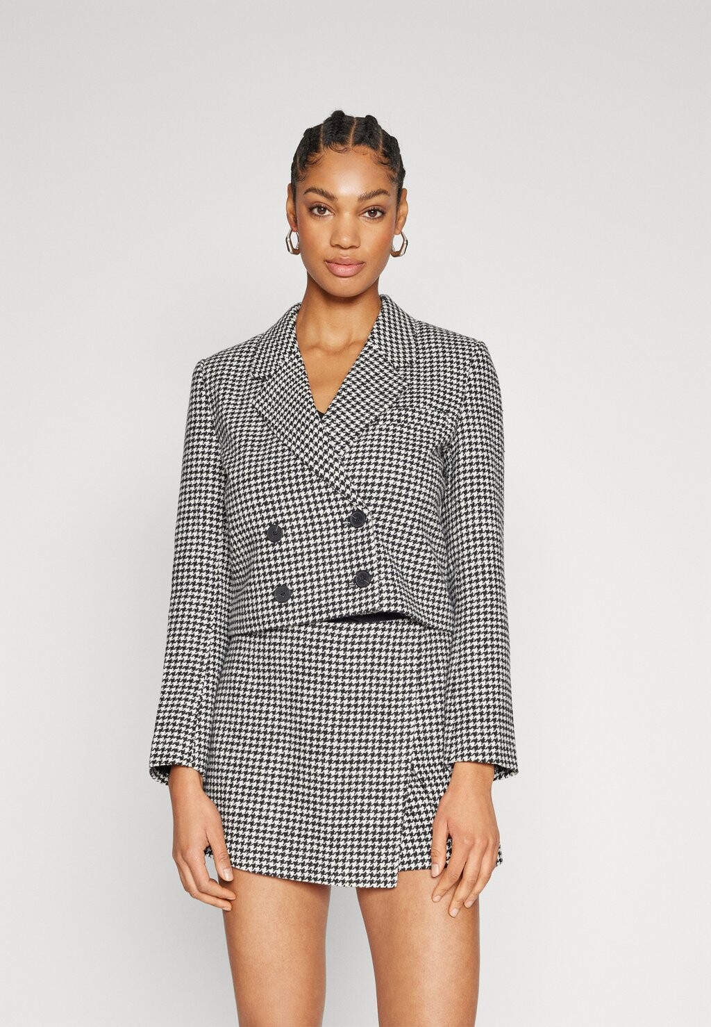 

Блейзер Onlnuria Crop ONLY, цвет black checks/white houndstooth