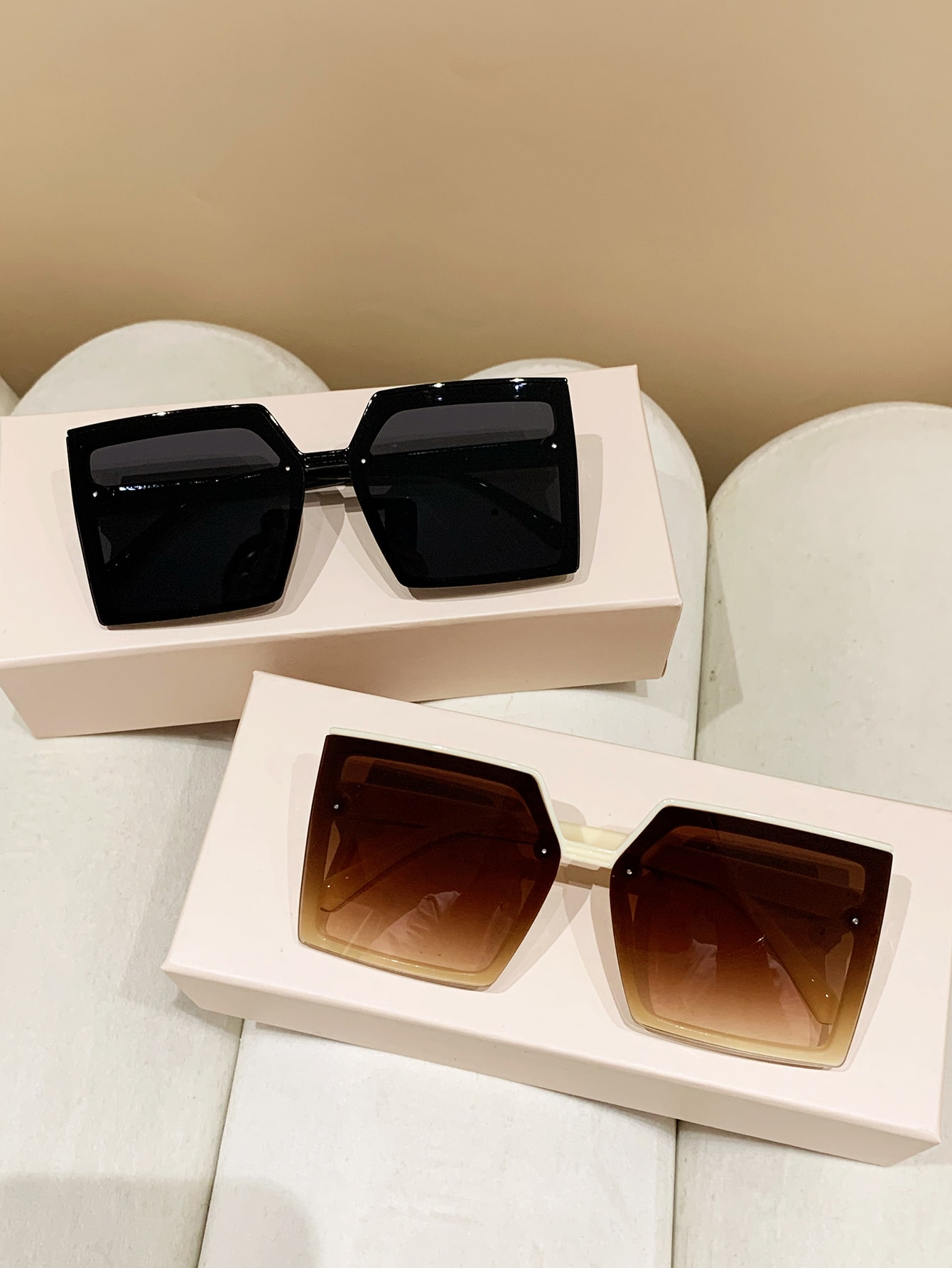 цена 2шт женские квадратные пластиковые декоративные модные солнцезащитные очки