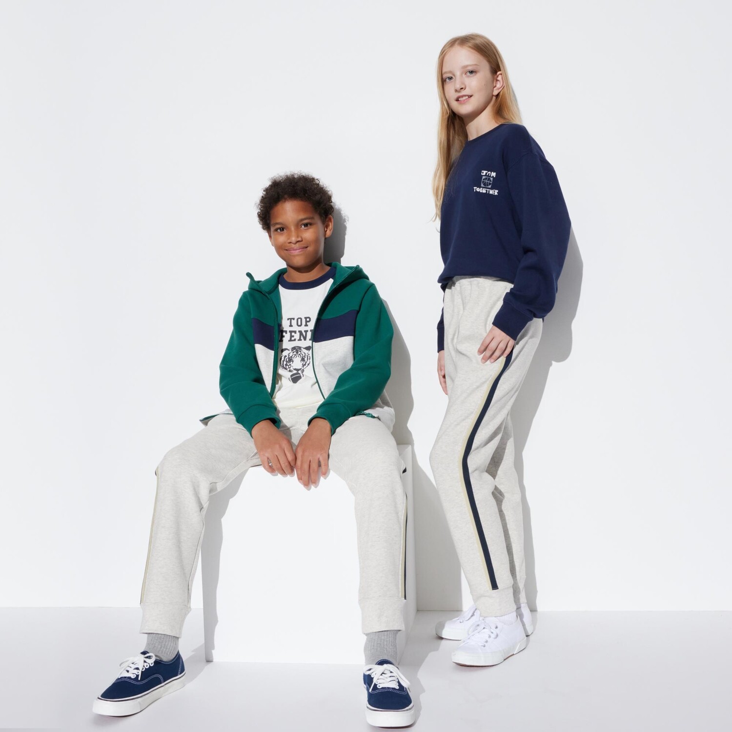 

Джоггеры UNIQLO Dry стрейч, светло-серый