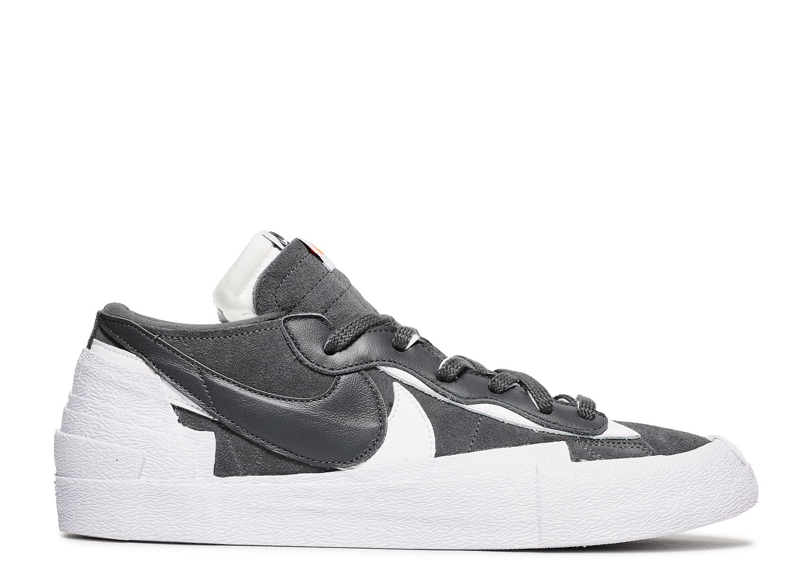 цена Кроссовки Nike Sacai X Blazer Low 'Iron Grey', серый