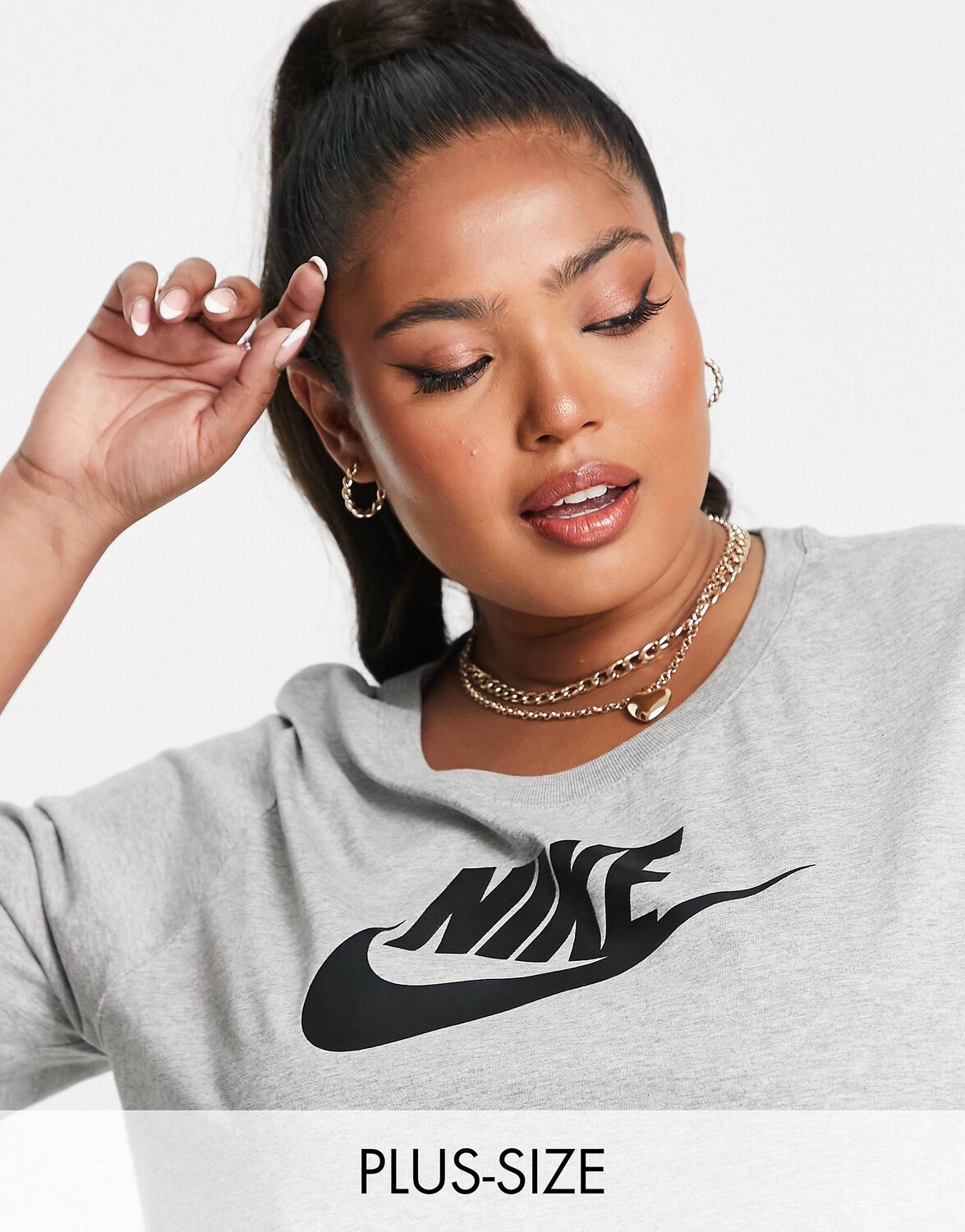

Серая укороченная футболка Nike Essential Plus