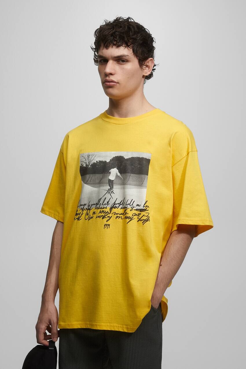 

Футболка с коротким рукавом с фото Pull&Bear, желтый