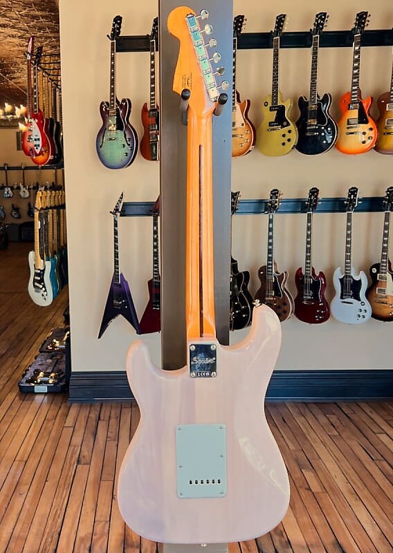

Classic Vibe 50's Stratocaster - Белая блондинка Squier