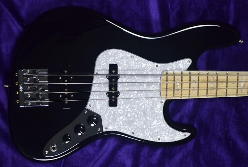 

Fender USA Geddy Lee Jazz, черный глянец с кленовым покрытием
