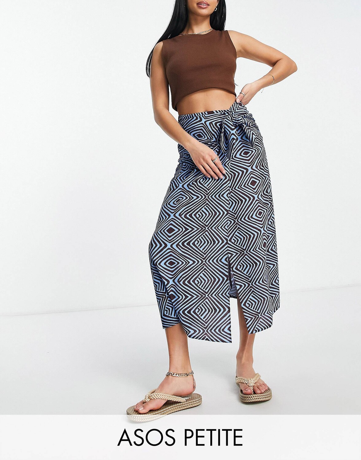 

Юбка миди с запахом и геопринтом ASOS DESIGN Petite