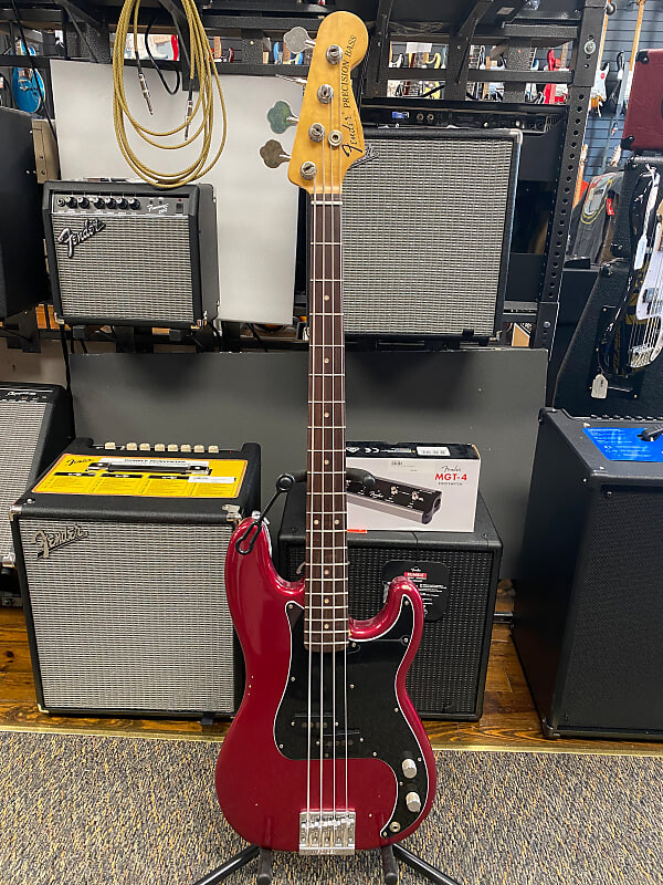 

Fender Nate Mendel Artist Series Signature Precision Bass Candy Apple Red **В НАЛИЧИИ**