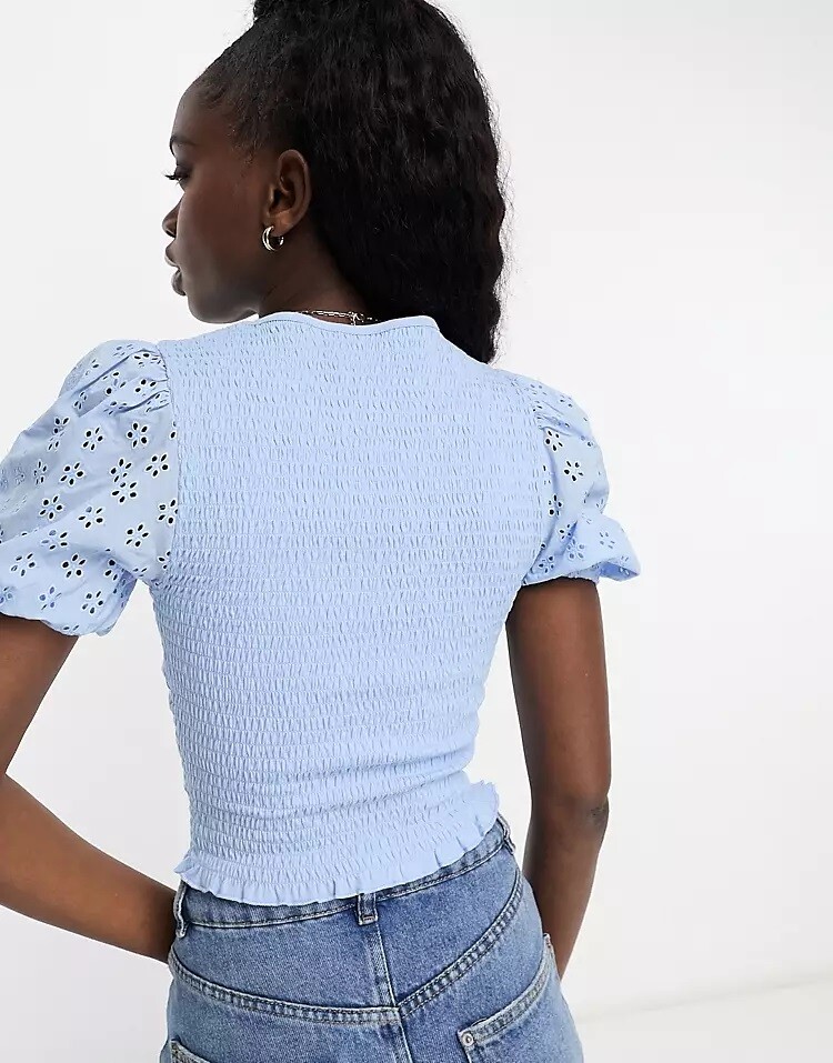 

Солнцезащитный топ с пышными рукавами из бродери от Asos Design, голубой
