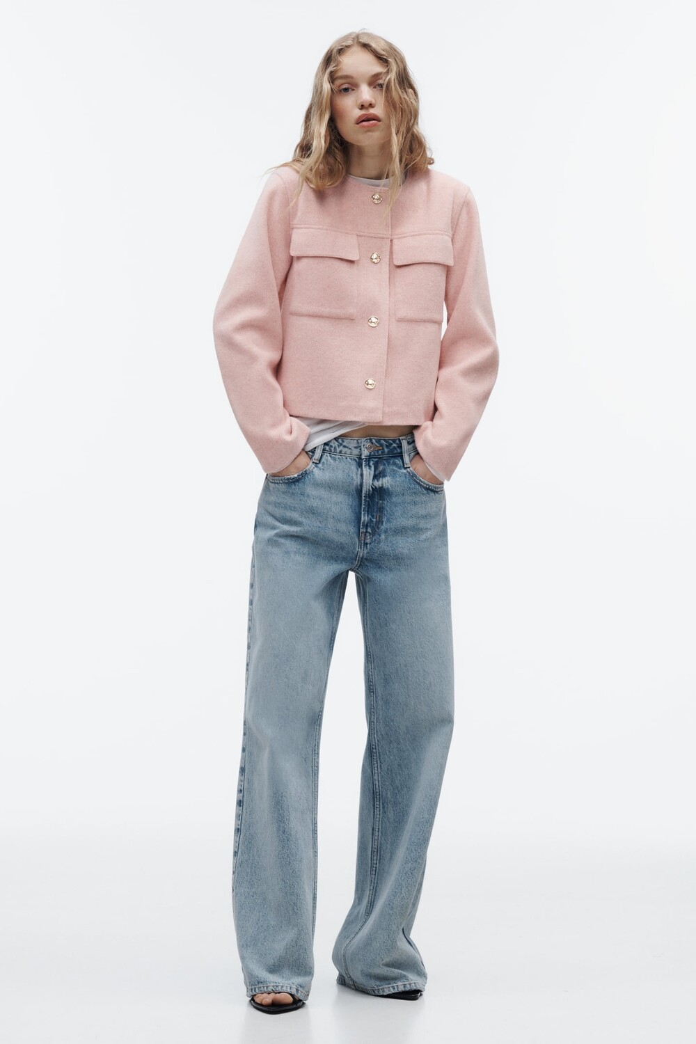 

Укороченная куртка с золотыми кнопками ZARA, бежево-розовый
