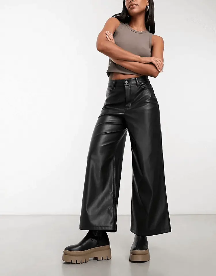 

Брюки Asos Design Faux Leather Wide Leg, черный