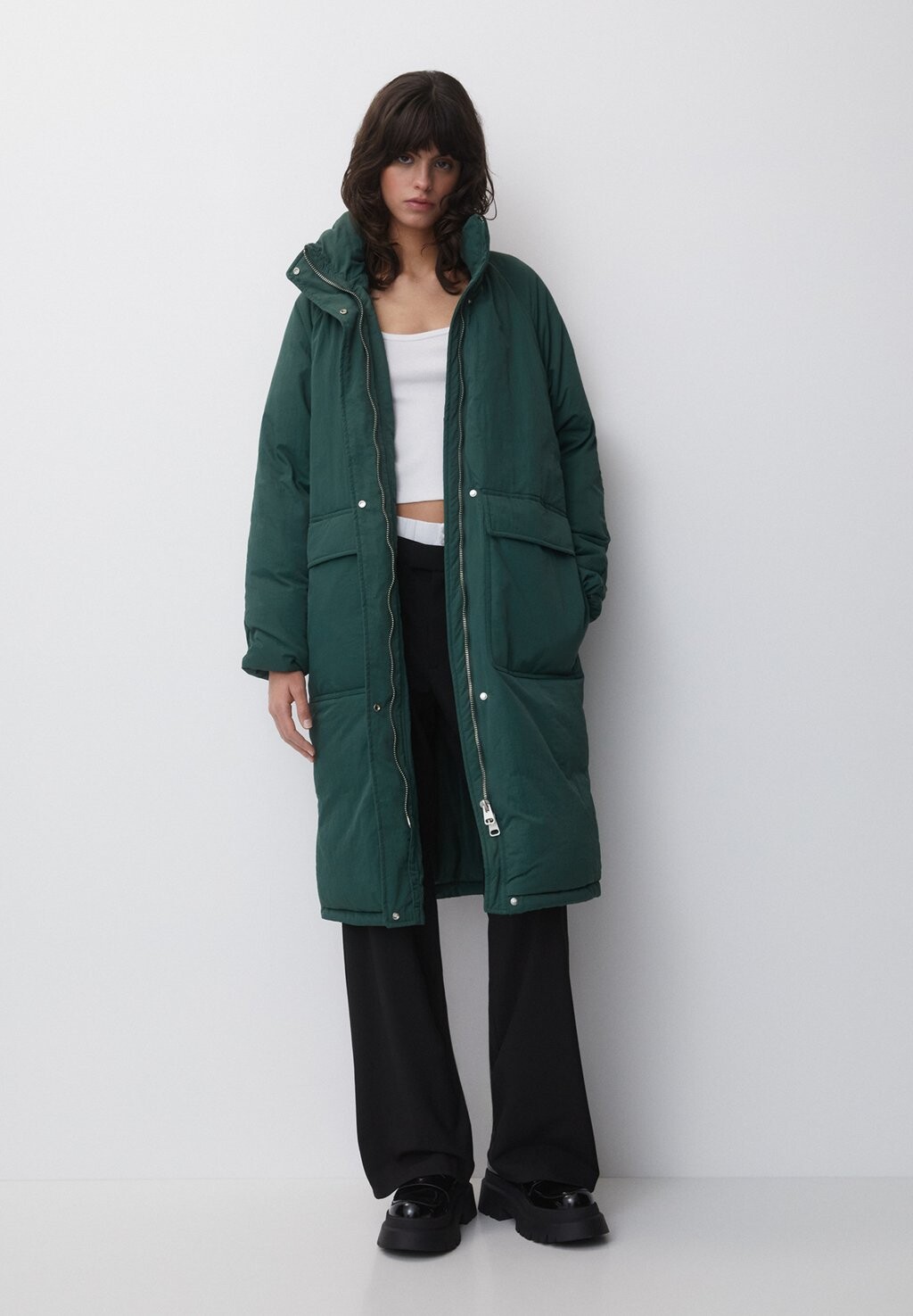 

Зимнее пальто Padded Longline PULL&BEAR, зеленый