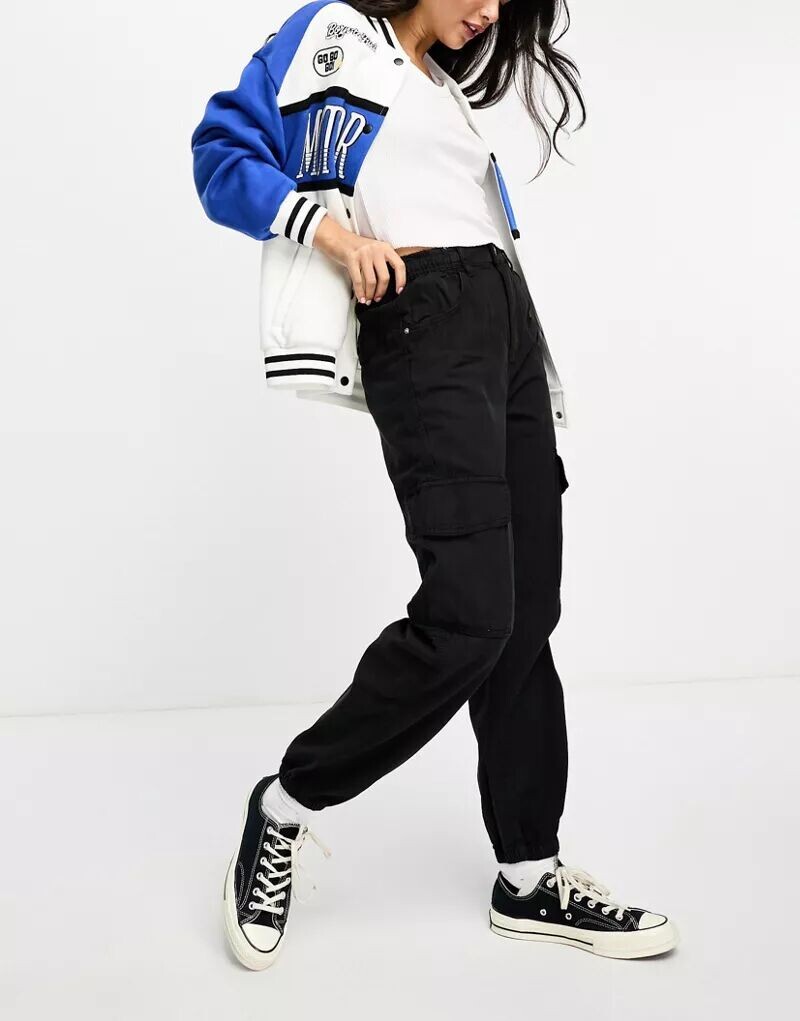 

Черные брюки карго с манжетами Bershka