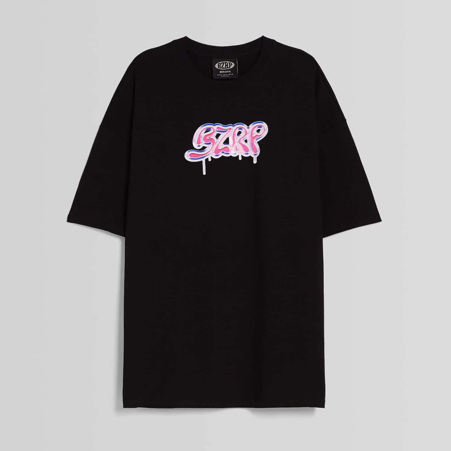 

Футболка Bershka Bizarrap Print Short Sleeve Oversize, черный