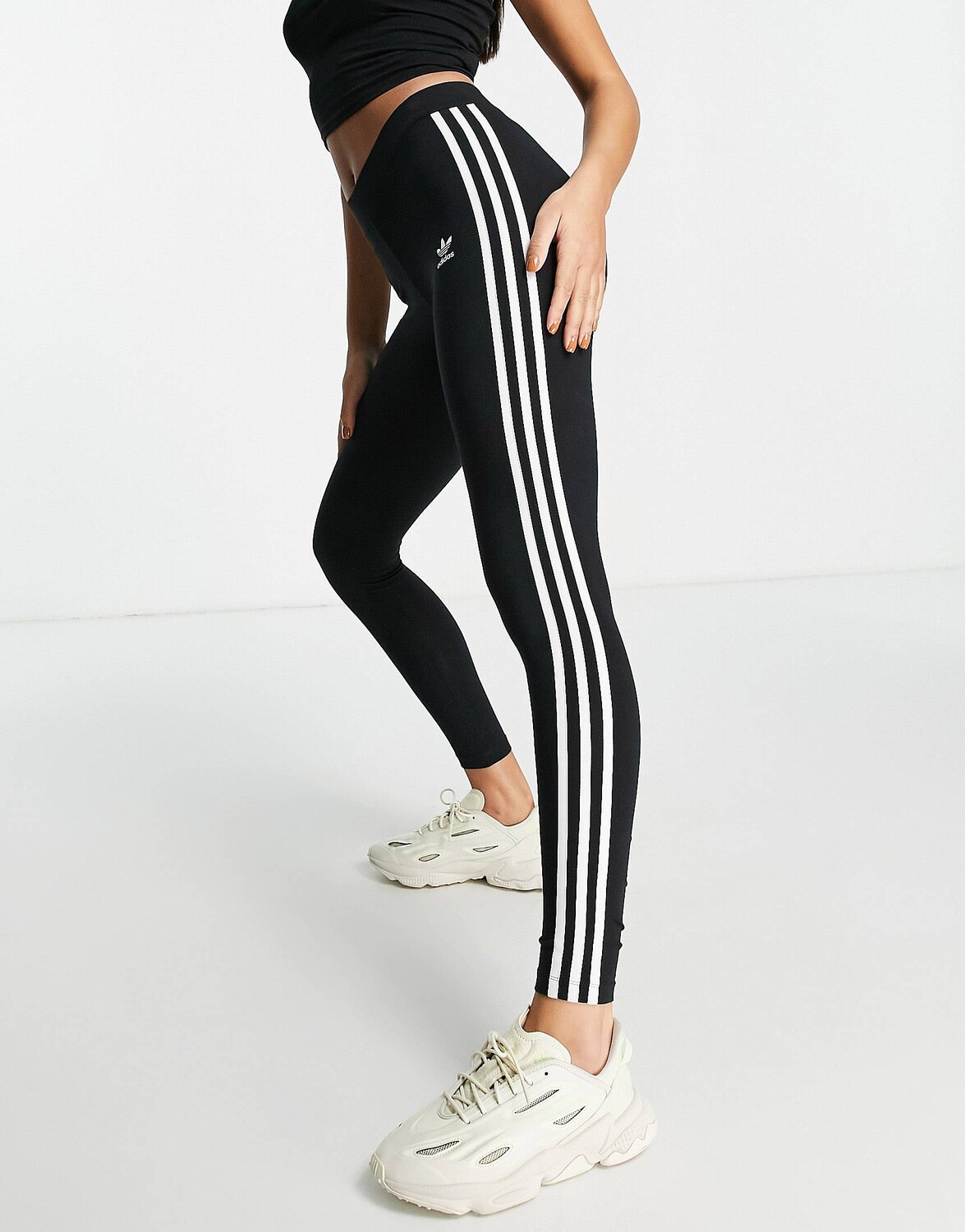 

Черные леггинсы с тремя полосками adidas Originals