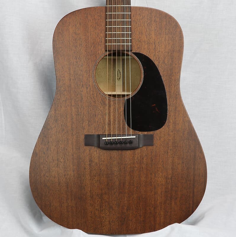 

Акустическая гитара Martin D-15M из красного дерева