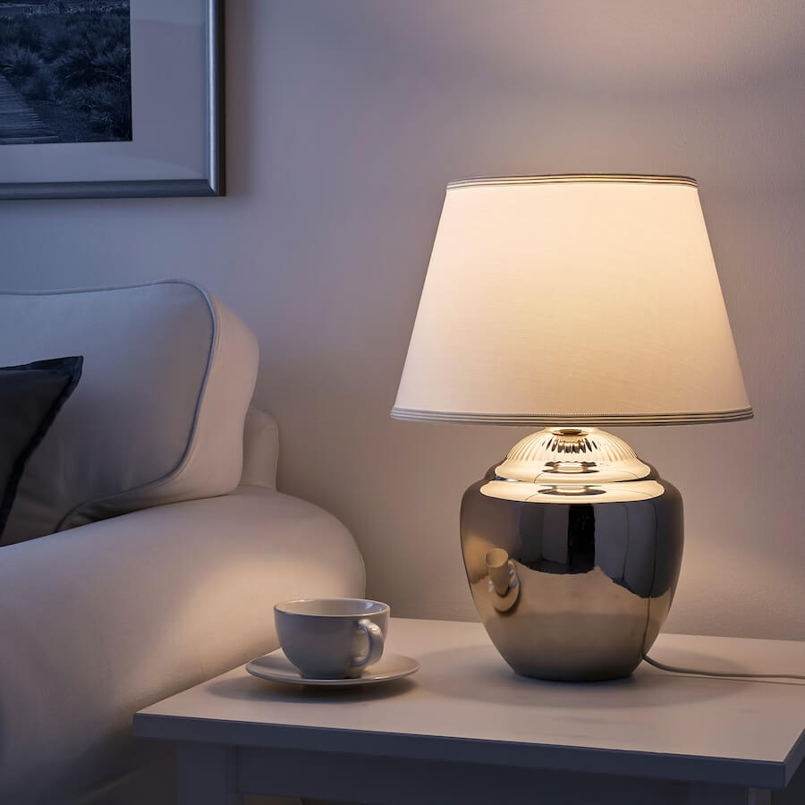 Лампа прикроватная на тумбочку в спальню с абажуром