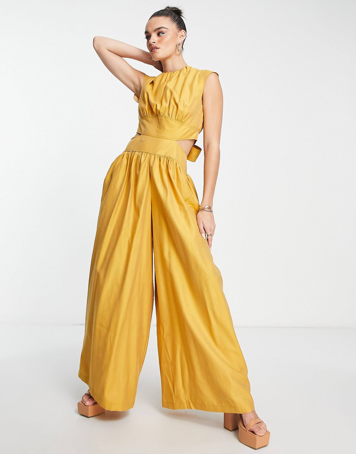 

Горчичный комбинезон с широкими штанинами ASOS DESIGN