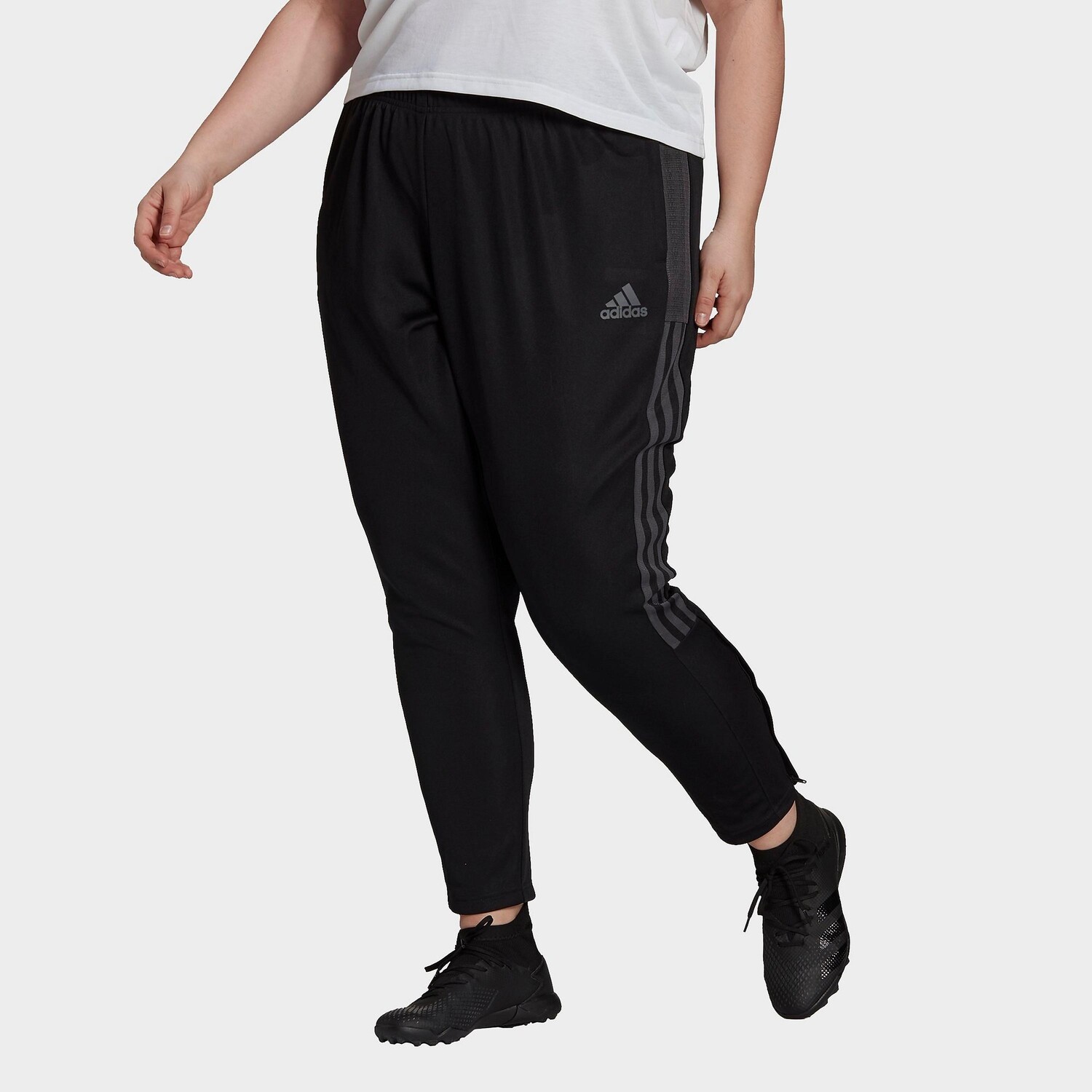 

Женские спортивные штаны Adidas Tiro 21 (большие размеры), черный