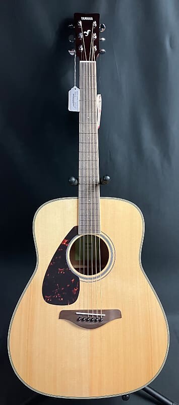 

Yamaha FG820L Акустическая гитара для левшей из цельной ситхинской ели с декой из натуральной фолк-гитары