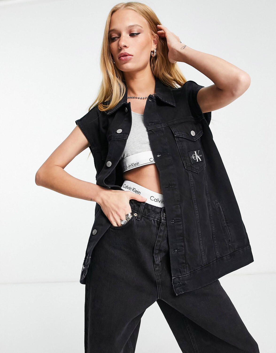 

Черная джинсовая куртка оверсайз без рукавов Calvin Klein Jeans, Черный