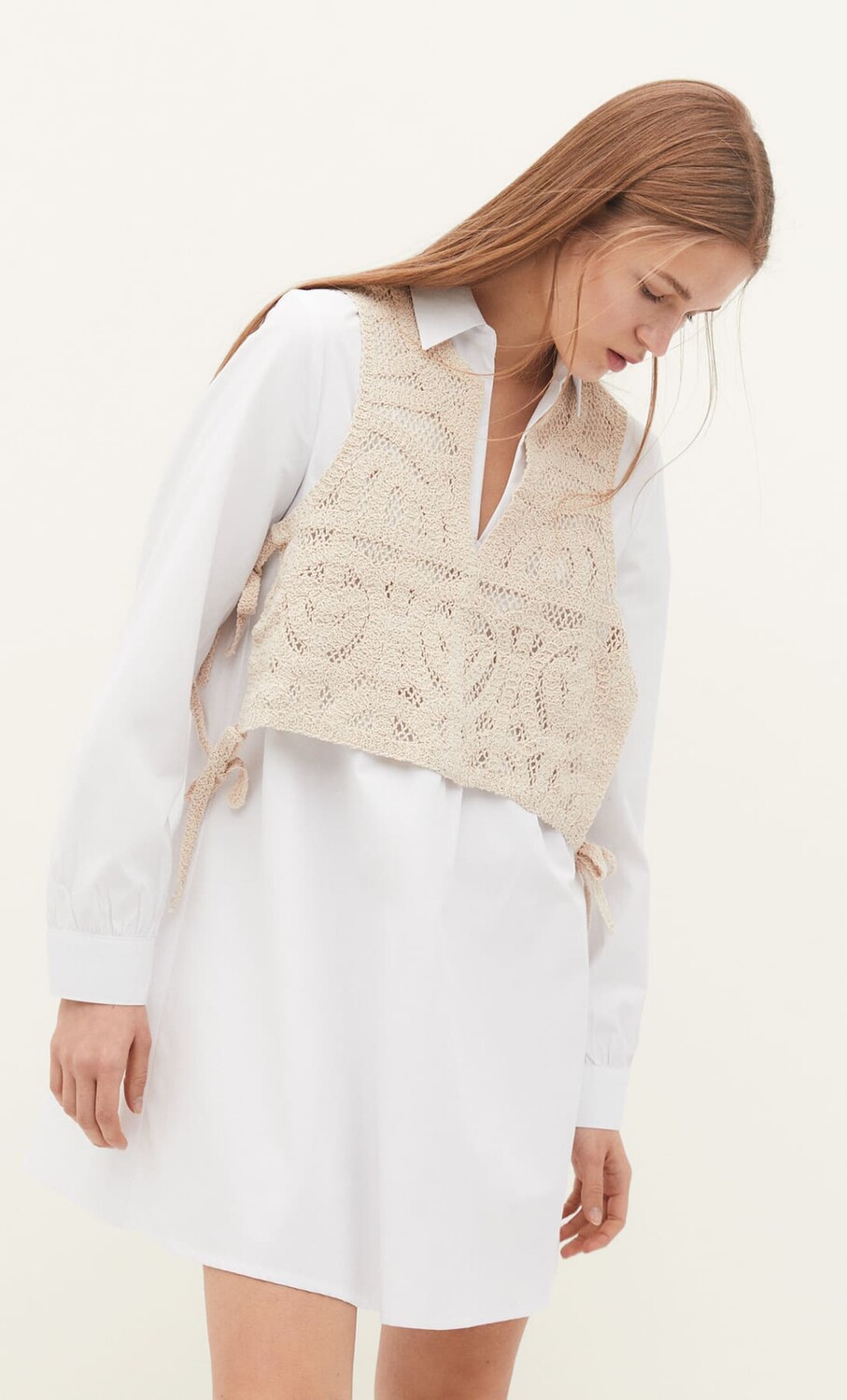 

Короткое платье с жилетом крючком Stradivarius, экру