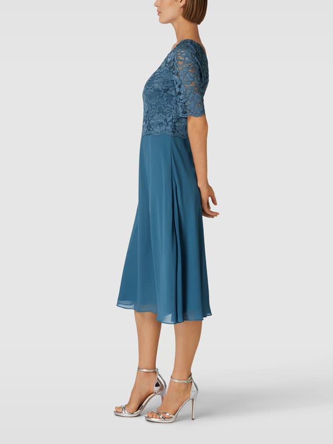 Коктейльное платье с кружевной отделкой Christian Berg, джинс цена и фото