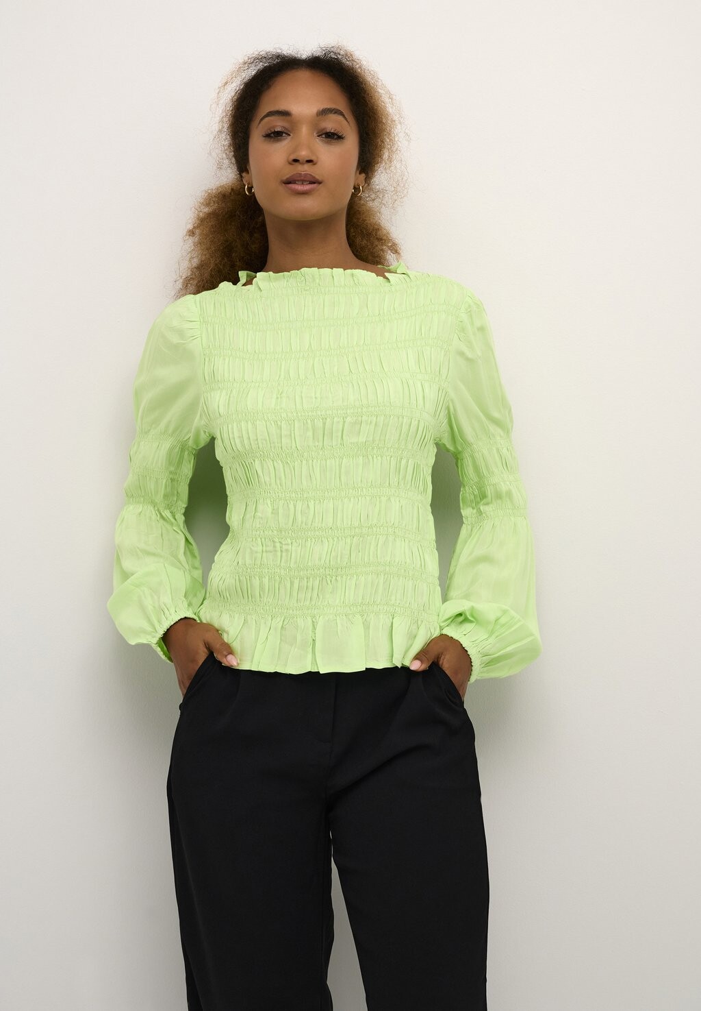 

Блузка HENVA Cream, цвет power green