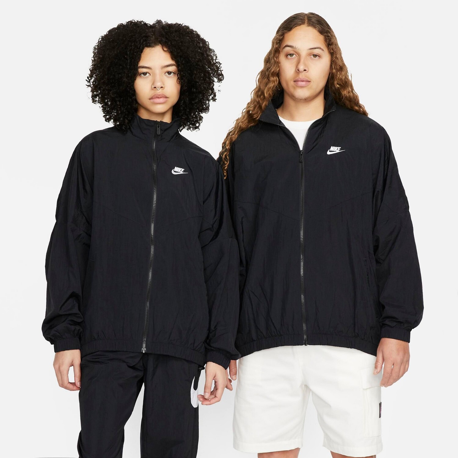 

Женская тканая куртка Nike Sportswear Essential Windrunner, черный