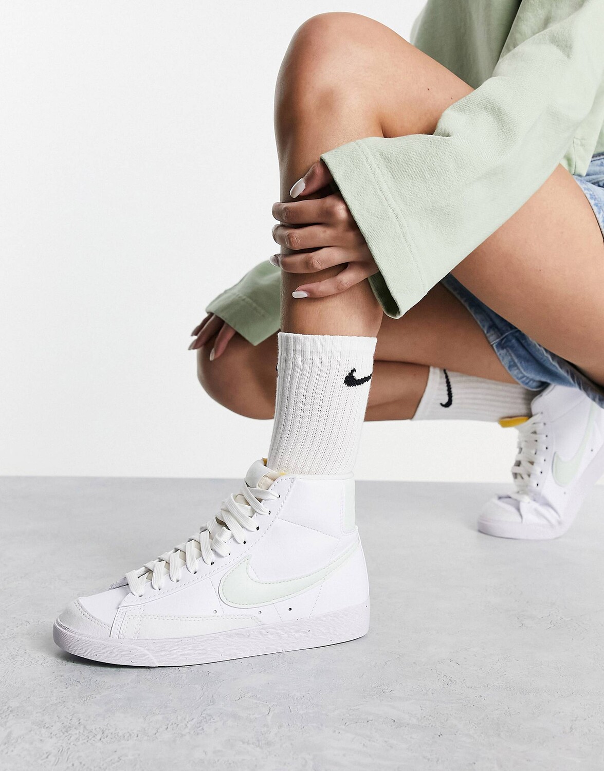 

Бело-зеленые кроссовки Nike Blazer Mid '77 Next