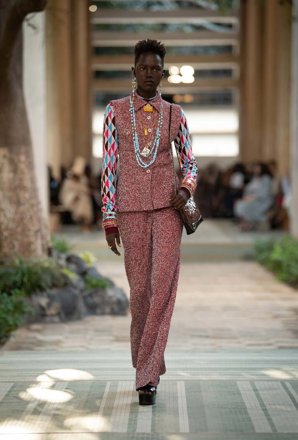 

Брюки Chanel Glittered Tweed, розовый/белый/черный/серебро