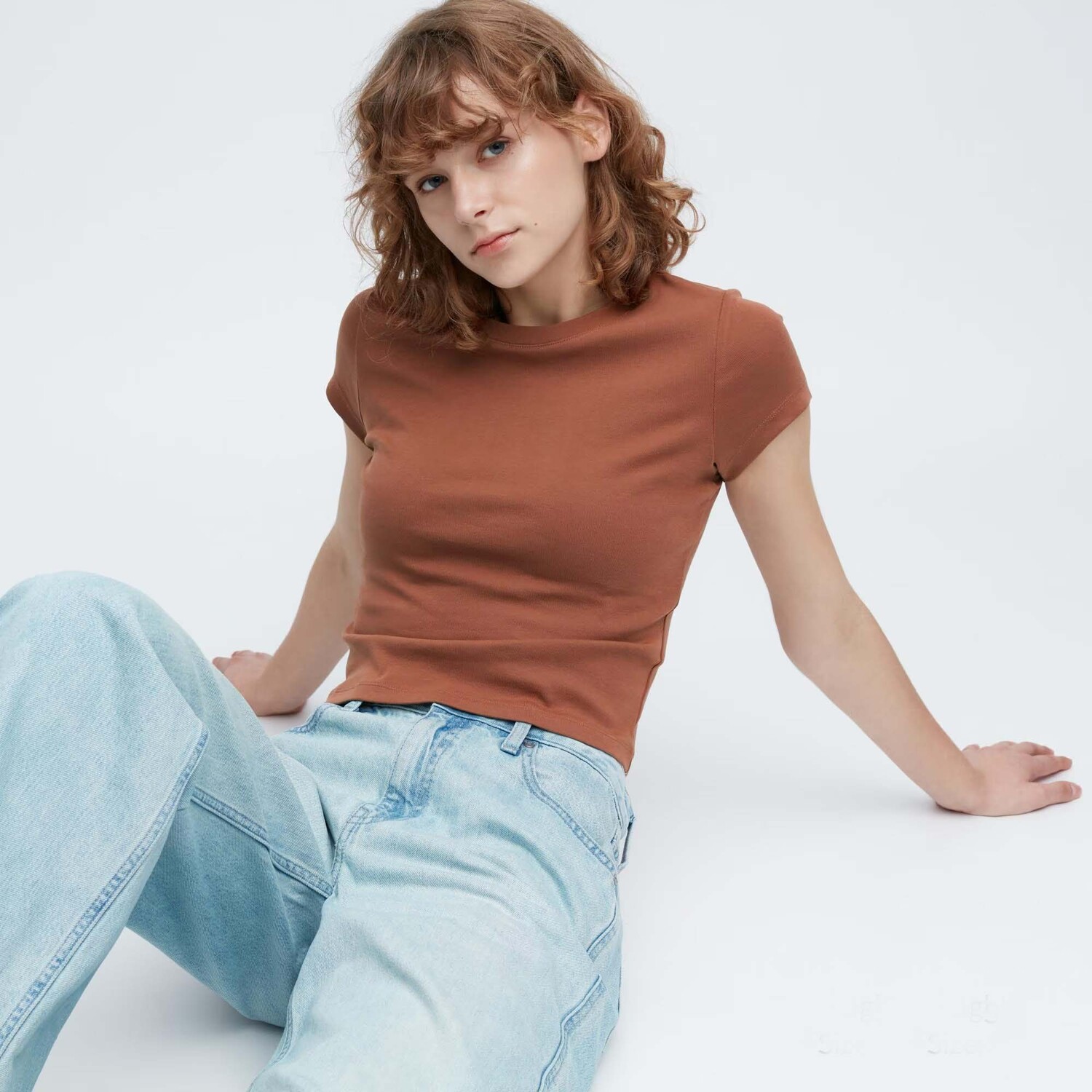 

Футболка Uniqlo Cropped Fit Short Sleeved, коричневый